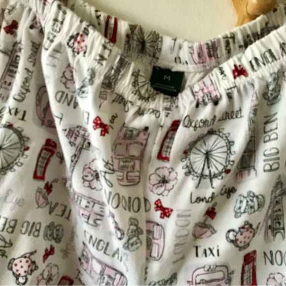 Laura Ashley Ladies pajamas, size M. Pattern shows London tourist attractions. - Picture 6 of 6